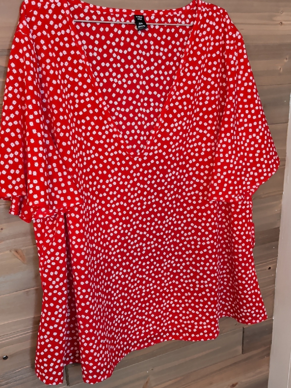 H&M Red Ditsy Floral V-Neck Women's Top.  5XL